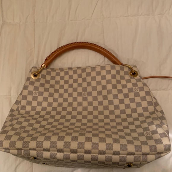 Louis Vuitton Bag - Picture 5 of 10